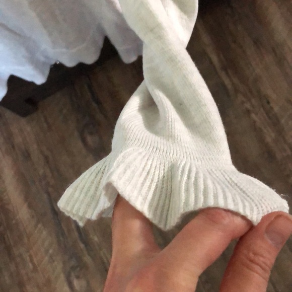 Ann Taylor Beautiful sweater in great condition - Picture 4 of 5